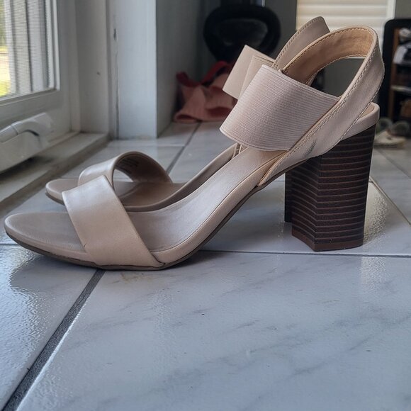 Dress Shoes - Picture 2 of 3